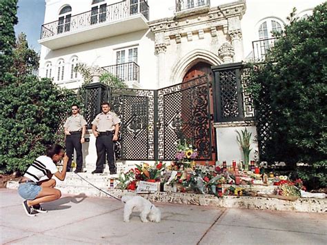 versace killing|Fashion designer Gianni Versace murdered by Andrew Cunanan .